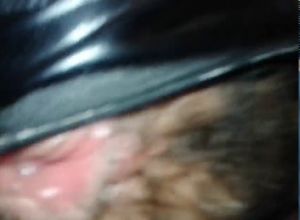 Китаянка с завьязанными глазами делает минет